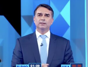 Flávio questiona se Lula vai pedir desculpas aos brasileiros pela pobreza, violência e alto custo de vida durante seu governo