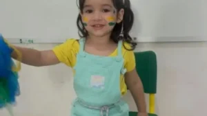 Desespero: menina de 2 anos m0rre após pai a esquecer trancada em carro