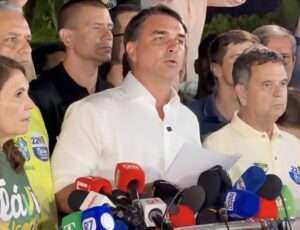 Após polêmica decisão de Zanin, Flávio Bolsonaro anuncia que vai pedir anulação das eleições; veja vídeo