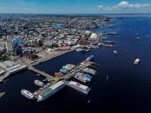 Manaus enfrenta dia abafado, com máxima de 32°C e risco de pancadas de chuva