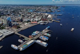 Manaus enfrenta dia abafado, com máxima de 32°C e risco de pancadas de chuva