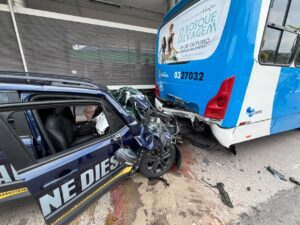 Nasceu de novo: motorista fica gr4vemente ferida após bater na traseira de ônibus em Manaus; veja vídeo