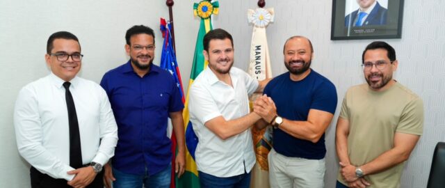 O prefeito Renato Junior anuncia convocação de mais 1.500 aprovados no concurso da Semed em Manaus
