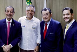 Governador eleito Omar Aziz discute ações emergenciais para a saúde do Amazonas com ministro Padilha em Brasília