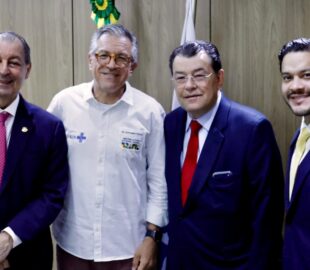 Governador eleito Omar Aziz discute ações emergenciais para a saúde do Amazonas com ministro Padilha em Brasília