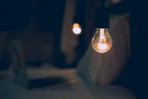 Tarifa Social pode dar desconto na conta de luz no Amazonas; veja quem tem direito e como receber