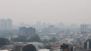 Fumaça volta a encobrir Manaus e qualidade do ar chega à faixa ruim nesta quinta-feira (29)