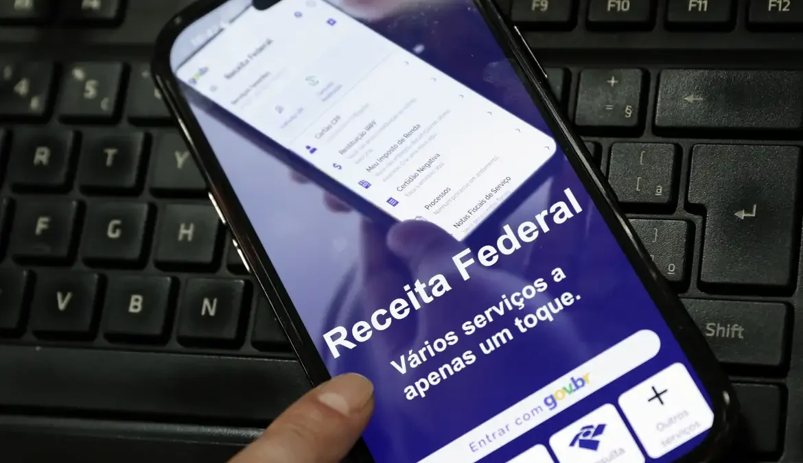 Receita Federal paga restituição do Imposto de Renda nesta sexta-feira; veja quem recebe