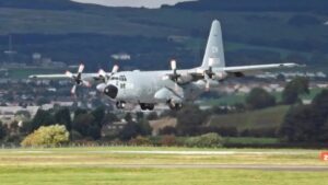 Avião de guerra dos EUA entra no Brasil, pousa no Rio de Janeiro e levanta suspeitas